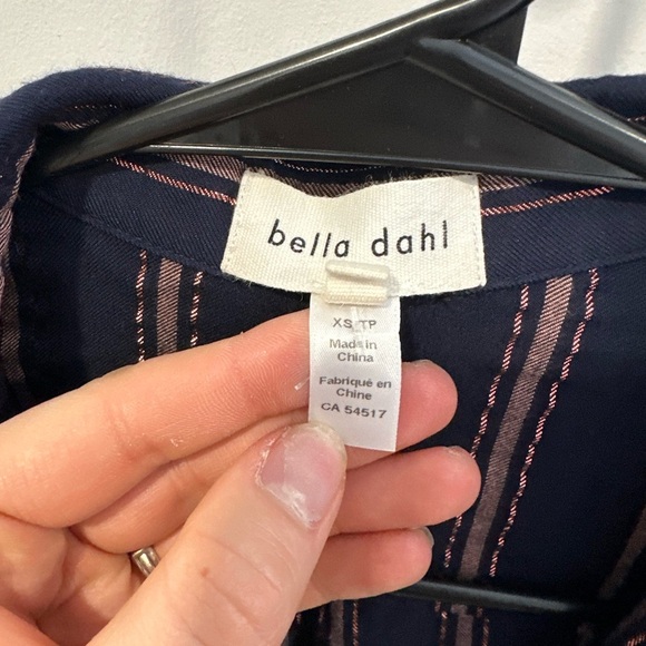 Bella Dahl Metallic Stripe Roll-Tab Tie-Front Shirt Navy
Blue/Rose Gold XS - Picture 3 of 8
